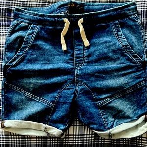 Soft Jean shorts with tie strings from Zara, dark blue with worn design.